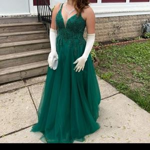 Emerald green ttnew York prom gown size 4